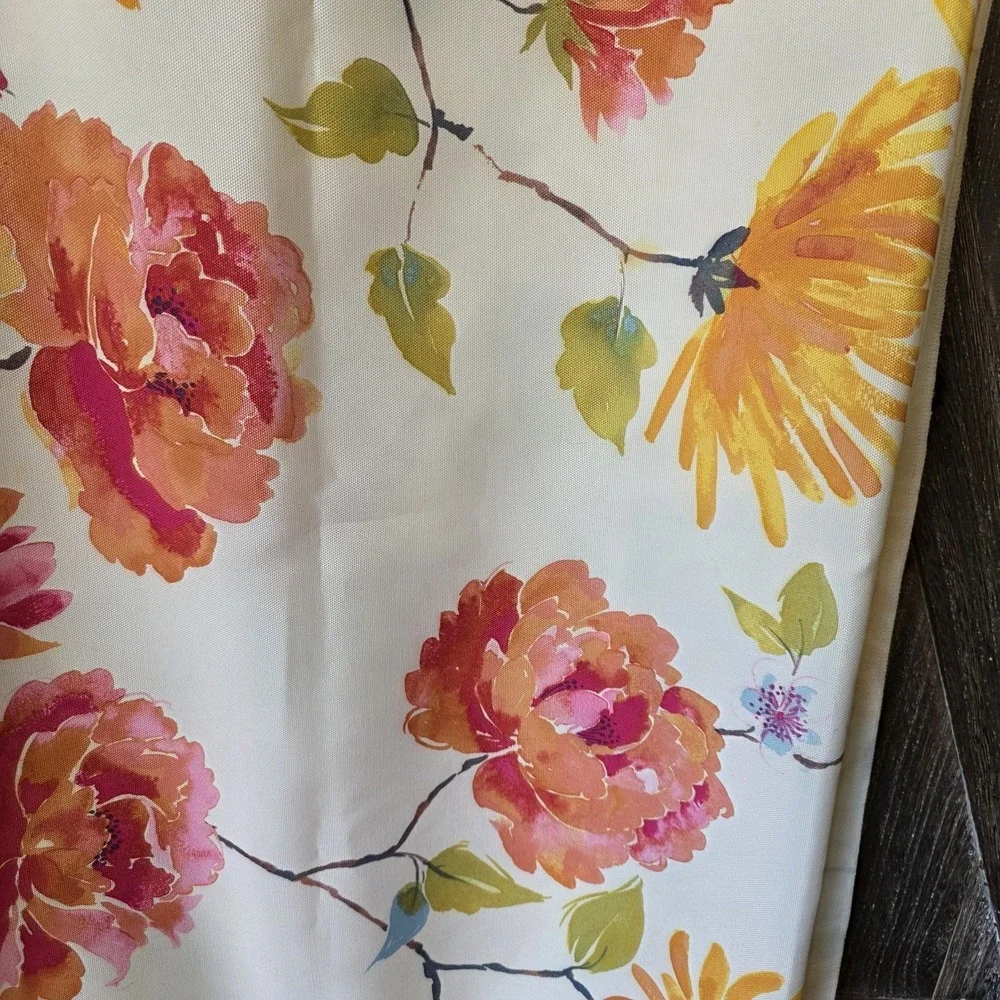 Printed‎ Fabric Tablecloth White Floral Print 60